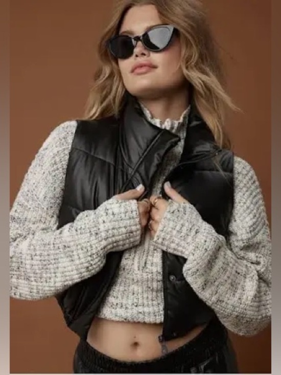 aerie Jackets & Blazers - Aerie Cropped Black Puffer Vest